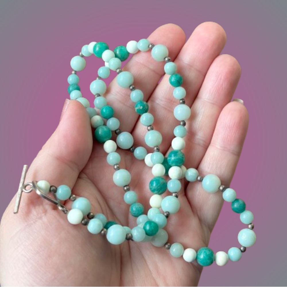 Vintage beaded polished stone necklace w/ stamped sterling silver toggle clasp